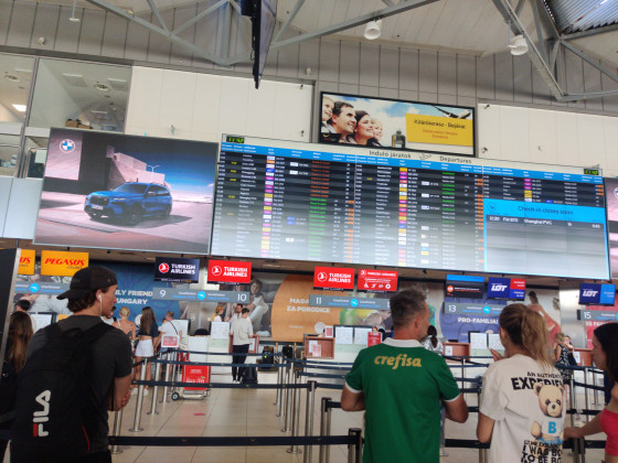 zjavení na letisku. v madarsku