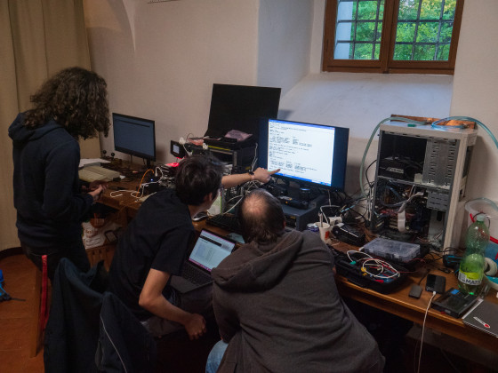 P2000925.jpg (8.59 MiB) Viewed 962 times Milan, Leandro a Ozzelot pri stoloch