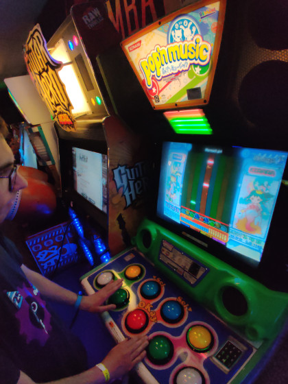 pop'n music mašina, bola tam kopa BEMANI vecí takže som si došóv na svoje