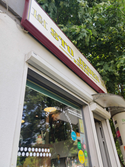Jedení v sto jeden kebabe, krátko pred príchodom do arkádovky