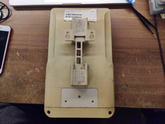 Zadek modemu, predek je identicky nudný