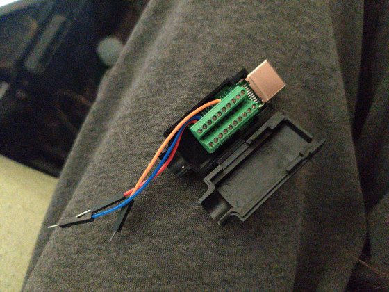 HDMI breakout kupuvaný z číny za neznámu cenu asi začátkom 2019, s napichanými dupontmi